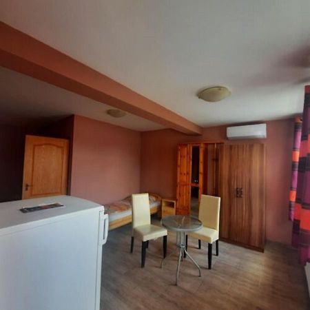 Ikszt Vendeghaz Hotel Dávod Buitenkant foto