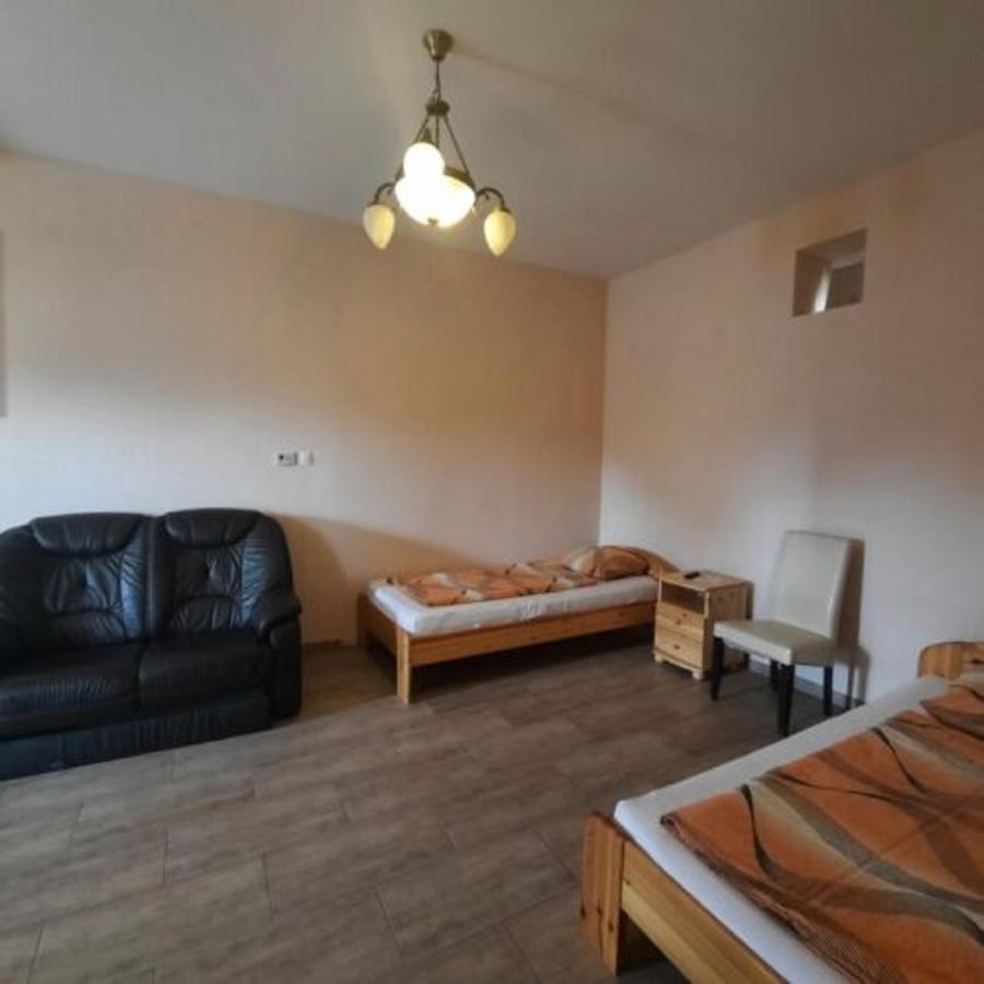 Ikszt Vendeghaz Hotel Dávod Buitenkant foto