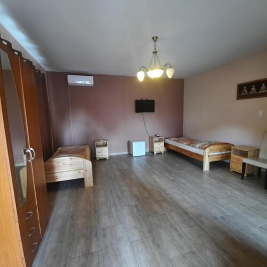 Ikszt Vendeghaz Hotel Dávod Buitenkant foto